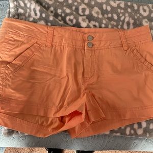 BKE sz 31 coral shorts